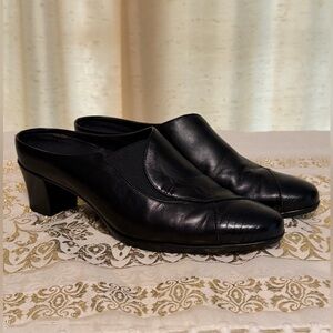 Munro Black Leather Mules
